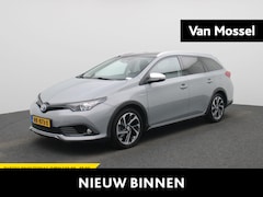 Toyota Auris - 1.8 Hybrid Comfort | Automaat | Panoramadak | Camera | Trekhaak | Climate Control |