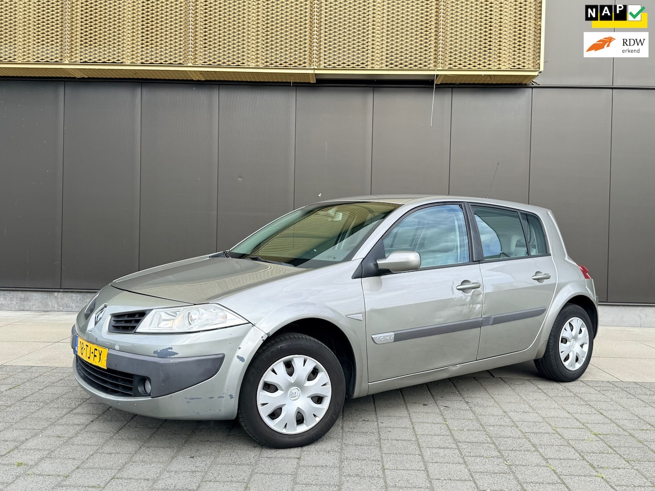 Renault Mégane - 1.6-16V Dynamique Comf Automaat | Carplay | Cruise | Airco - AutoWereld.nl