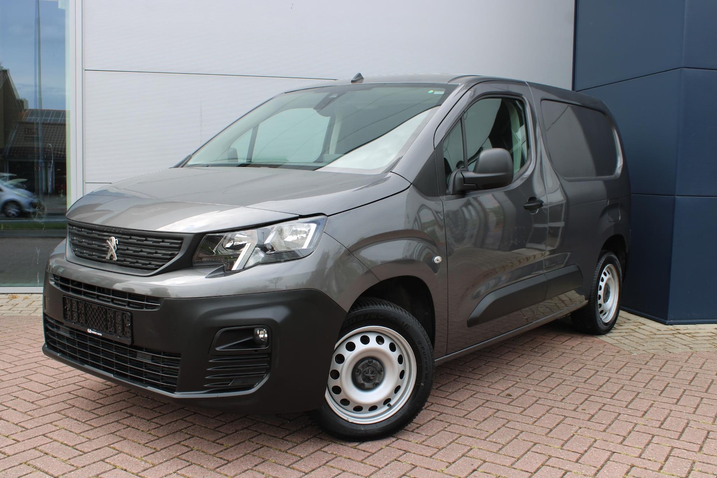 Peugeot Partner - 1.5 BlueHDI 130pk Premium Automaat 3-zits Airco Cruise Carplay BPM-vrij Zijdeur Super mooi - AutoWereld.nl