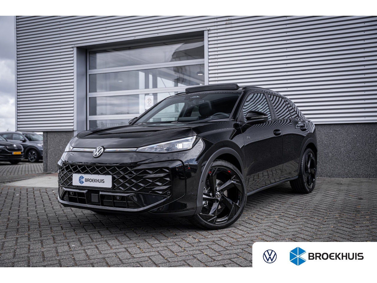 Volkswagen T-Roc - 1.5 eTsi R-Line First Edition | Elektrisch glazen panorama-dak | Lichtmetalen velgen 20" | - AutoWereld.nl