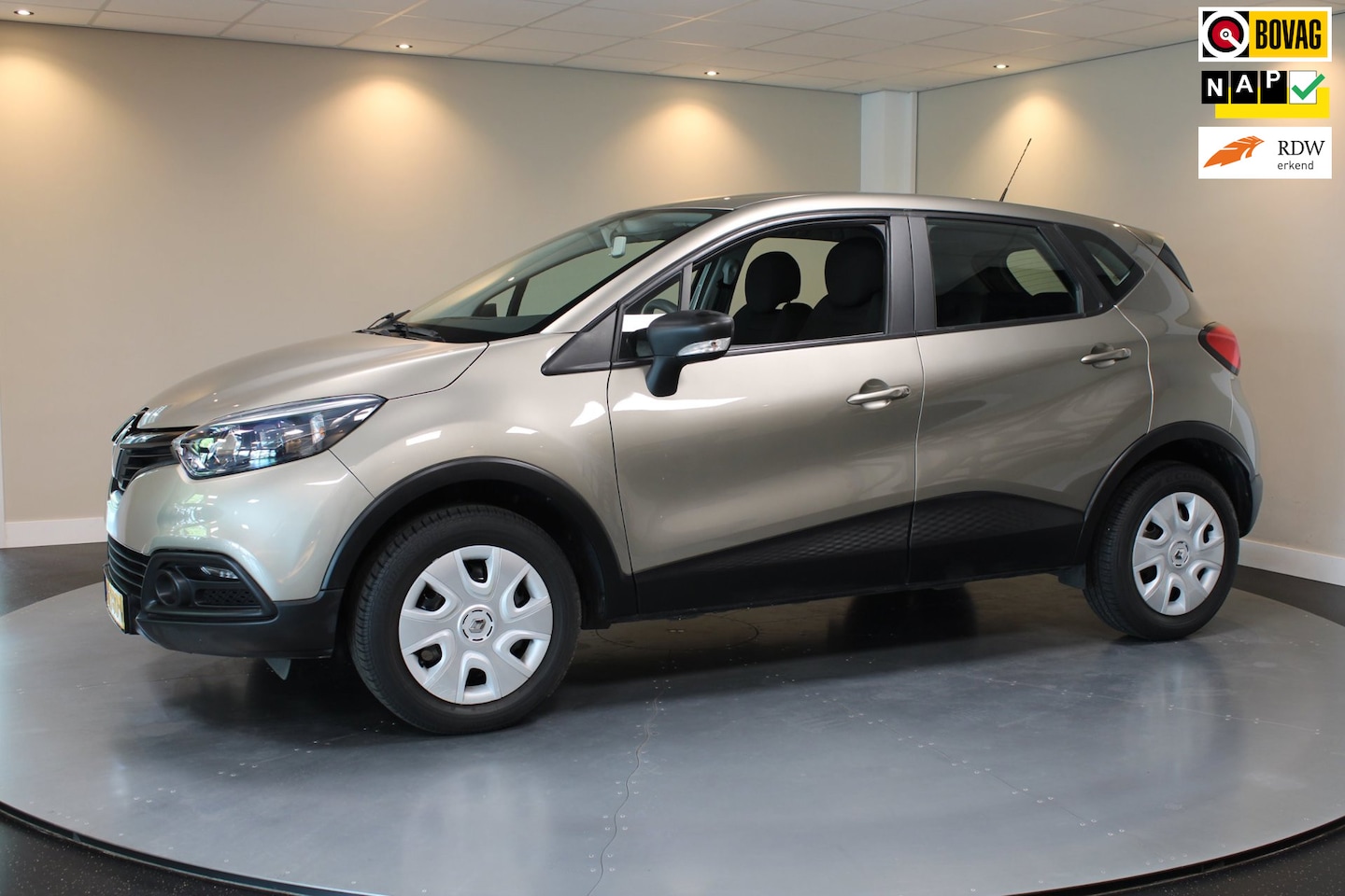 Renault Captur - 0.9 TCe Authentique *40.000Km!* Airco|Cruise|BT|Isofix|NAP - AutoWereld.nl
