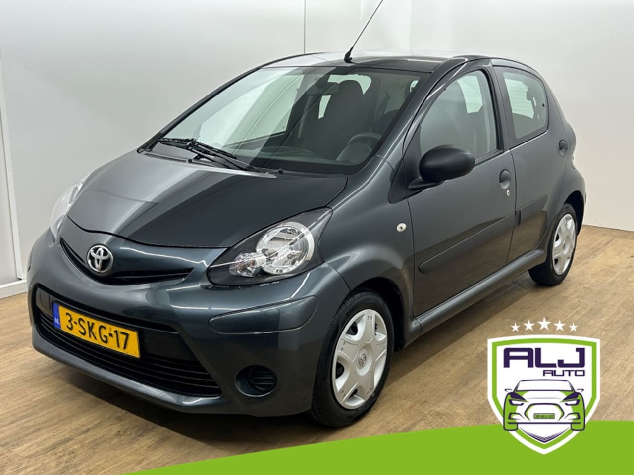 Toyota Aygo - Occasion 1.0 VVT-i Now | Grijs | Tweedehands Toyota Aygo | Airco | Aux audio - AutoWereld.nl
