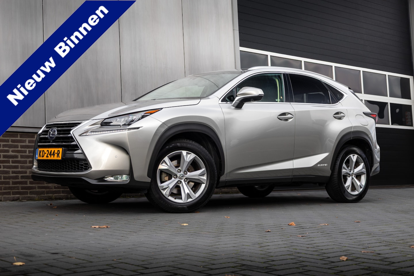 Lexus NX - 300h 198 pk AWD President Line / Red-Carpet/ Stoel.Verw+Verk/ Stuurwerw/ 360-Camera/ Adapt - AutoWereld.nl