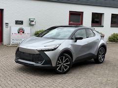 Toyota C-HR - 2.0 High Power PHEV 223pk CVT Dynamic/ Silver met zwart dak/ Apple Carplay/ Keyless entry/