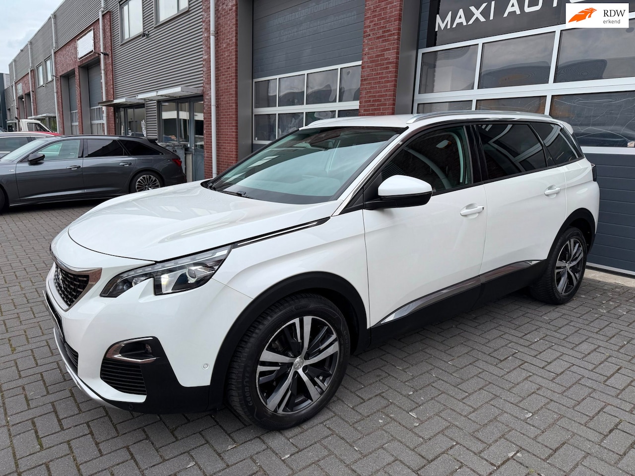 Peugeot 5008 - 1.6 e-THP 7p. LED Carplay 360 Camera Keyless - AutoWereld.nl