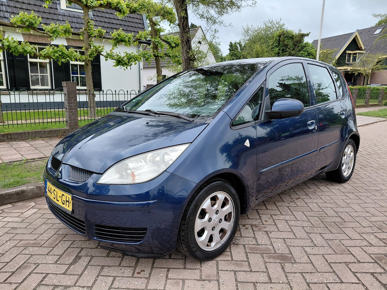MITSUBISHI COLT