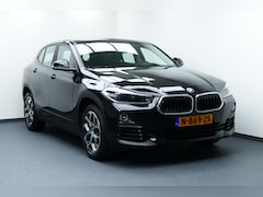 BMW X2 - sDrive18i High Executive. Navi, Clima, StoelVerw, 18"LMV, Haak 1700kg