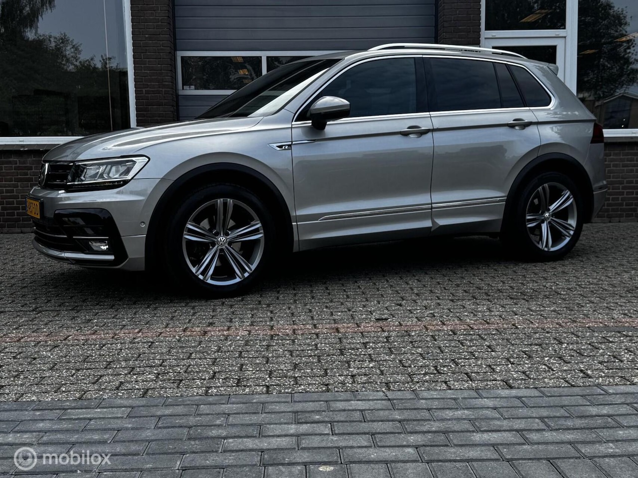 Volkswagen Tiguan - 1.5 TSI ACT DSG R LINE CAMERA/NAVI/AIRCO - AutoWereld.nl