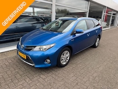 Toyota Auris Touring Sports - 1.8 Hybrid Aspiration | 2e eigenaar | Automaat | Trekhaak | Airco | Navigatie | Cruise con