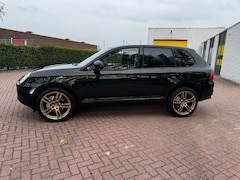 Porsche Cayenne - 4.5 S Unieke Cayenne S in Dark olive green een kleur uit het Porsche Paint to Sample Programma