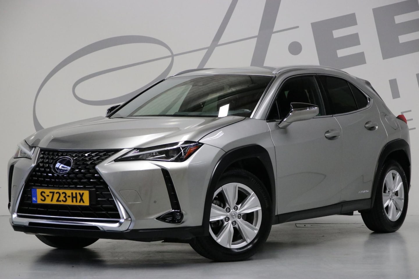 Lexus UX - 250h Cruise Control/ Camera/ Navigatie/ DAB - AutoWereld.nl