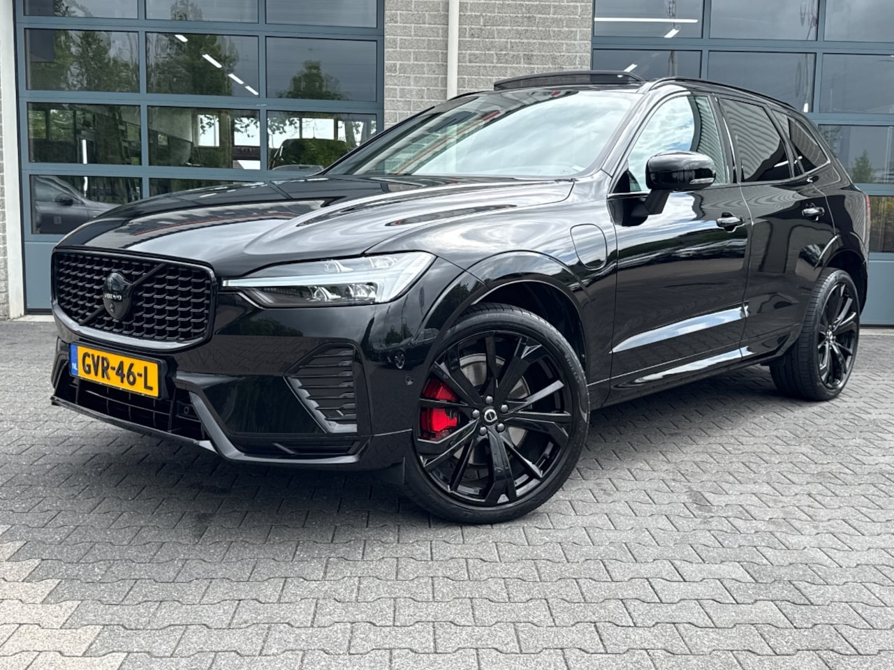 Volvo XC60 - 2.0 T6 Plug-in hybrid AWD Essential Edition Bright |SCHUIFDAK|LEDER| - AutoWereld.nl