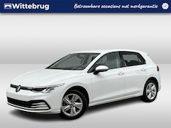 Volkswagen Golf - 1.0 eTSI 110PK Life Business / Stuur + Stoelverwarming / Parkeersensoren V+A / LED / Trave