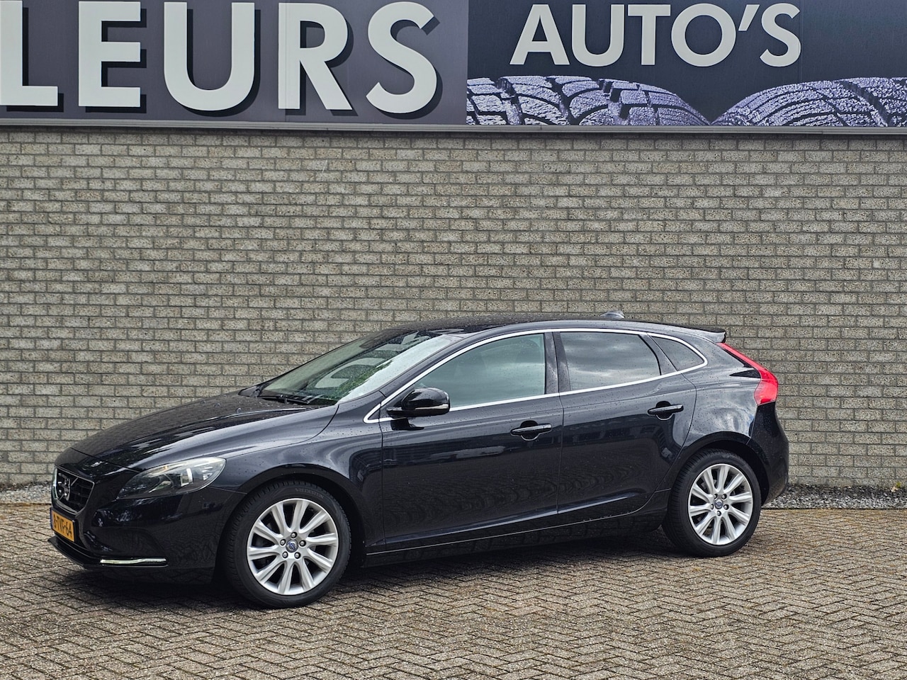Volvo V40 - 1.6 T4 Momentum Camera/Trekhaak - AutoWereld.nl
