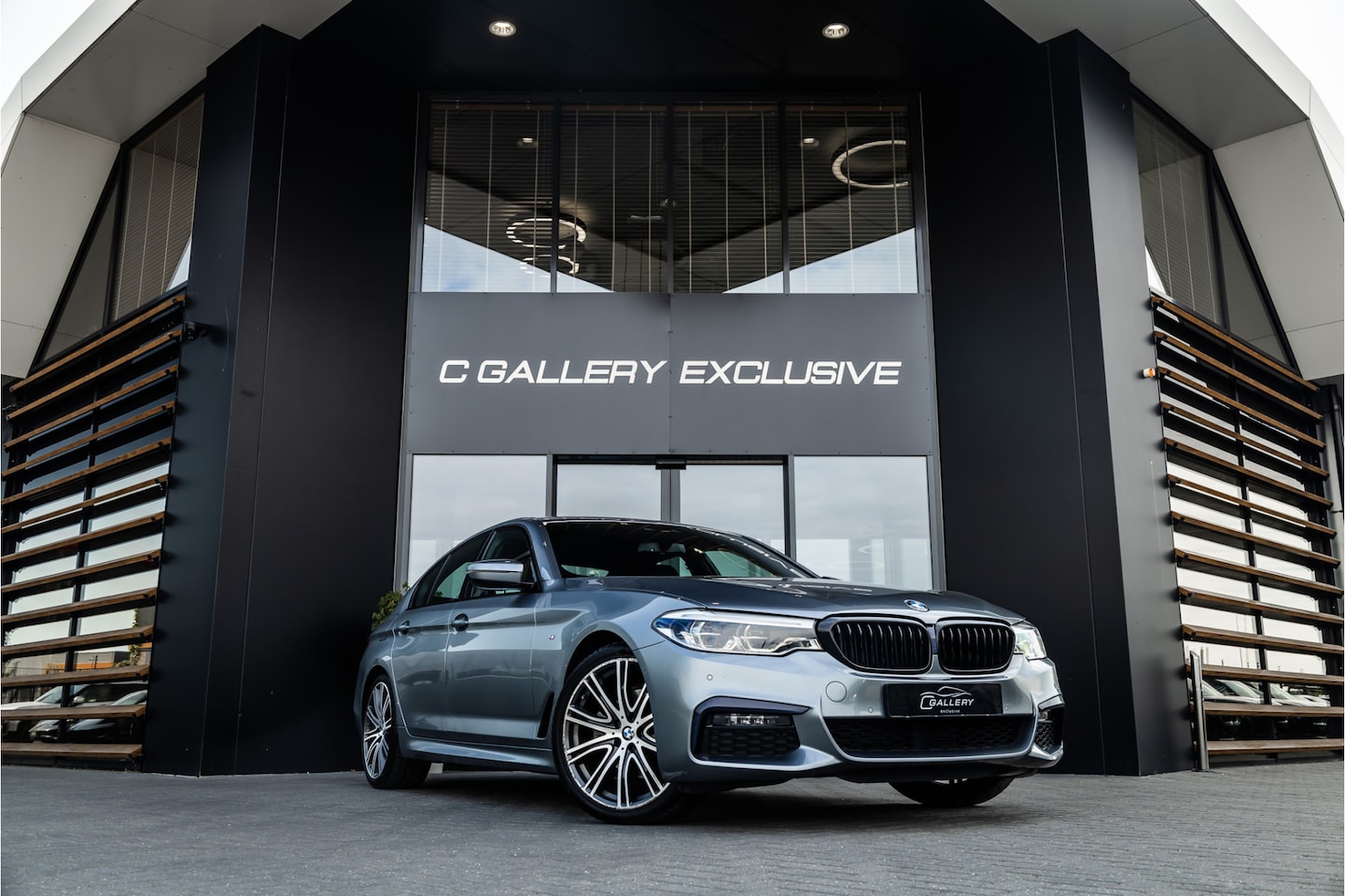 BMW 5-serie - 520i High Executive Edition - M Sport | H&K | Stoelkoeling | Memory | HUD - AutoWereld.nl