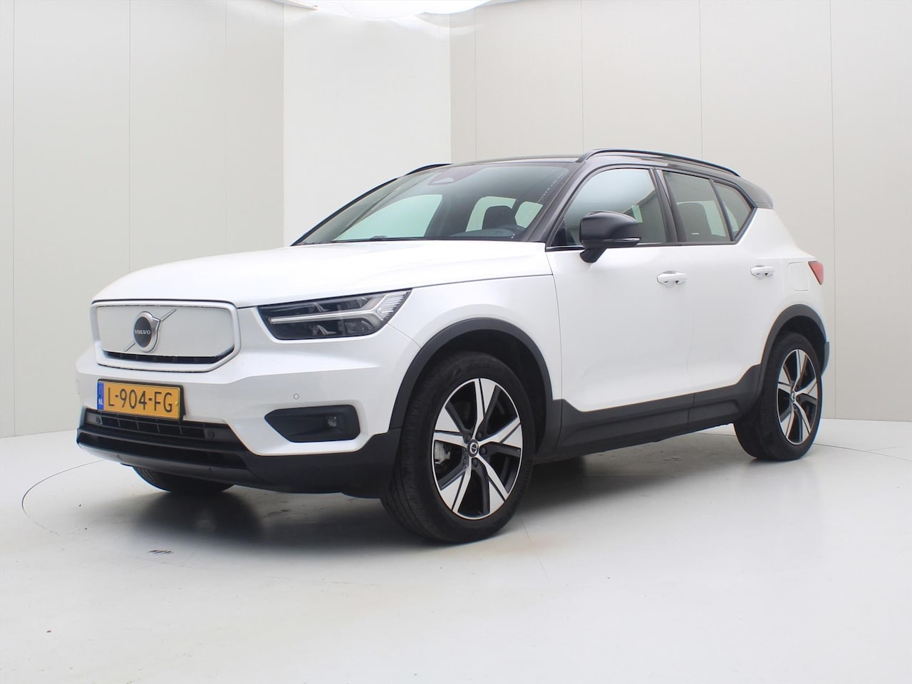 Volvo XC40 - Recharge P8 AWD 91,81% SoH [ TREKHAAK+ACC+STOELVERW.+DRAADLOOS LADEN+LED+PDC ] - AutoWereld.nl