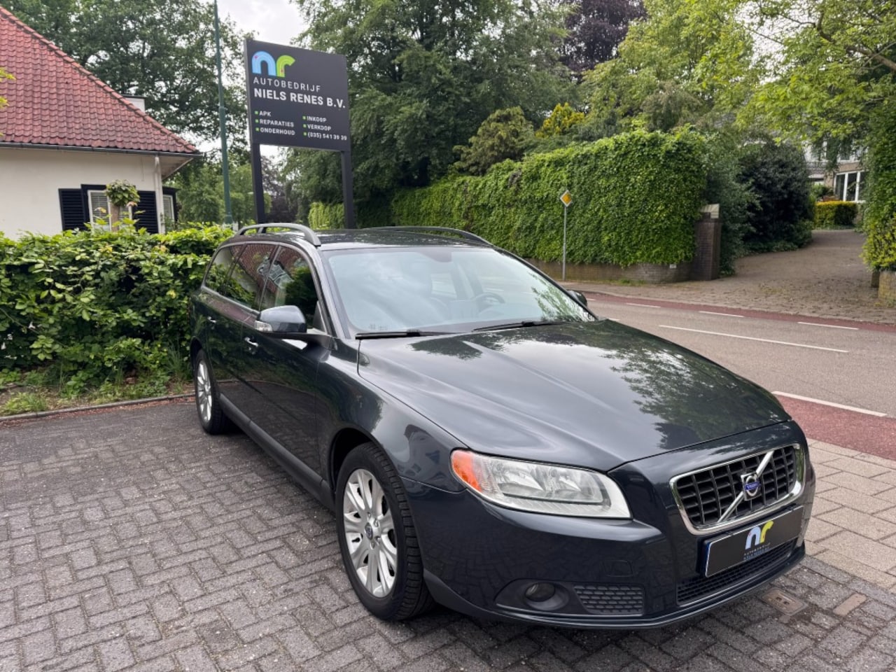 Volvo V70 - 2.5T/Automaat/Trekhaak/Stoelverw./Nette staat/Garantie/Beurt/APK - AutoWereld.nl