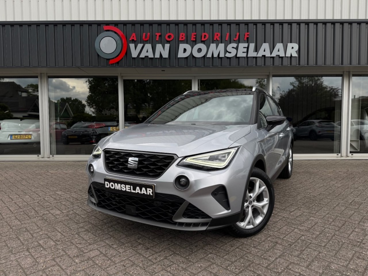SEAT Arona - 1.5 TSI FR Launch Edition 150PK - Automaat Camera Sportstoelen Navi Apple Carplay Android - AutoWereld.nl