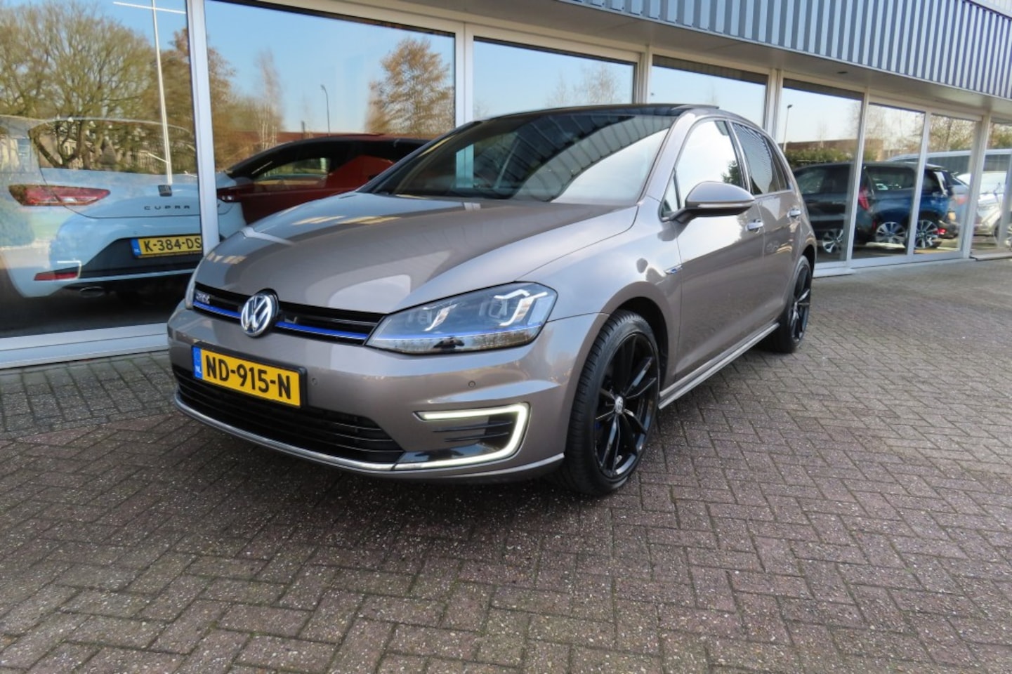 Volkswagen Golf - 1.4 TSI GTE Connected Series - NL Auto Pano Leder Stoelverw. 18inch LMV - AutoWereld.nl