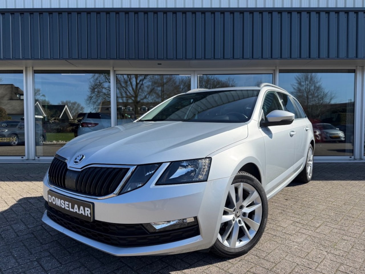 Skoda Octavia - 1.5 TSI Greentech Business Edition 150PK - NL Auto Automaat Stoelverw. Navi Apple Carplay - AutoWereld.nl