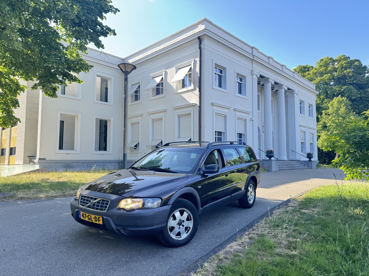 Volvo V70 Cross Country - 2X! ) 2.4 T AUT, MOOI BRUIN METALLIC ! - AutoWereld.nl