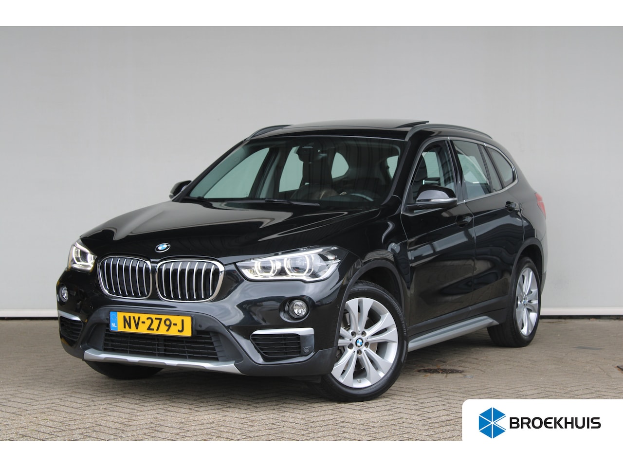 BMW X1 - sDrive20i Executive | Trekhaak | Panoramadak | Navigatie | Stoelverwarming | Head-up displ - AutoWereld.nl