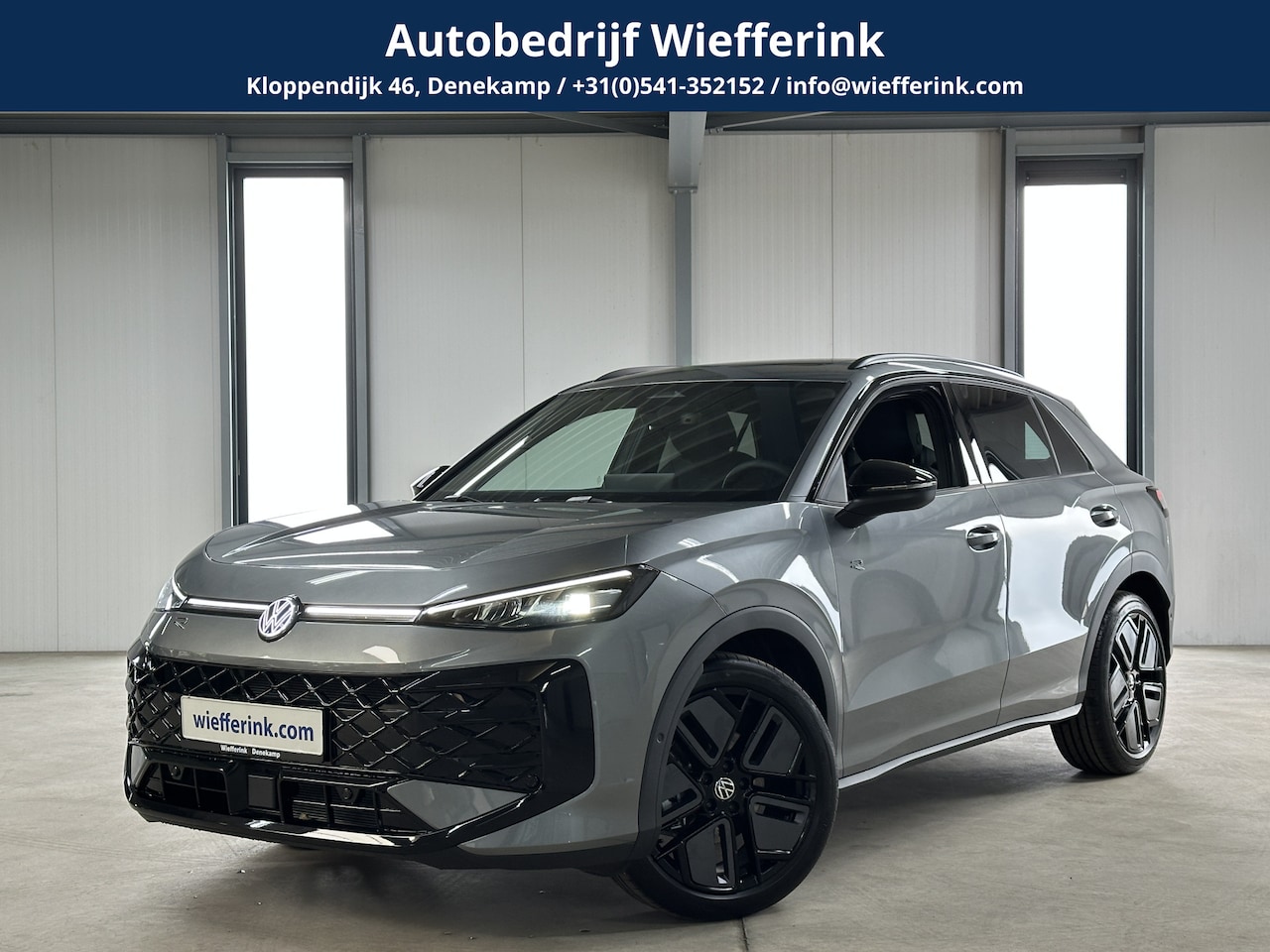 Volkswagen T-Roc - 1.5 eTsi R-Line First Edition | IQ light | Pano | Trekhaak | - AutoWereld.nl