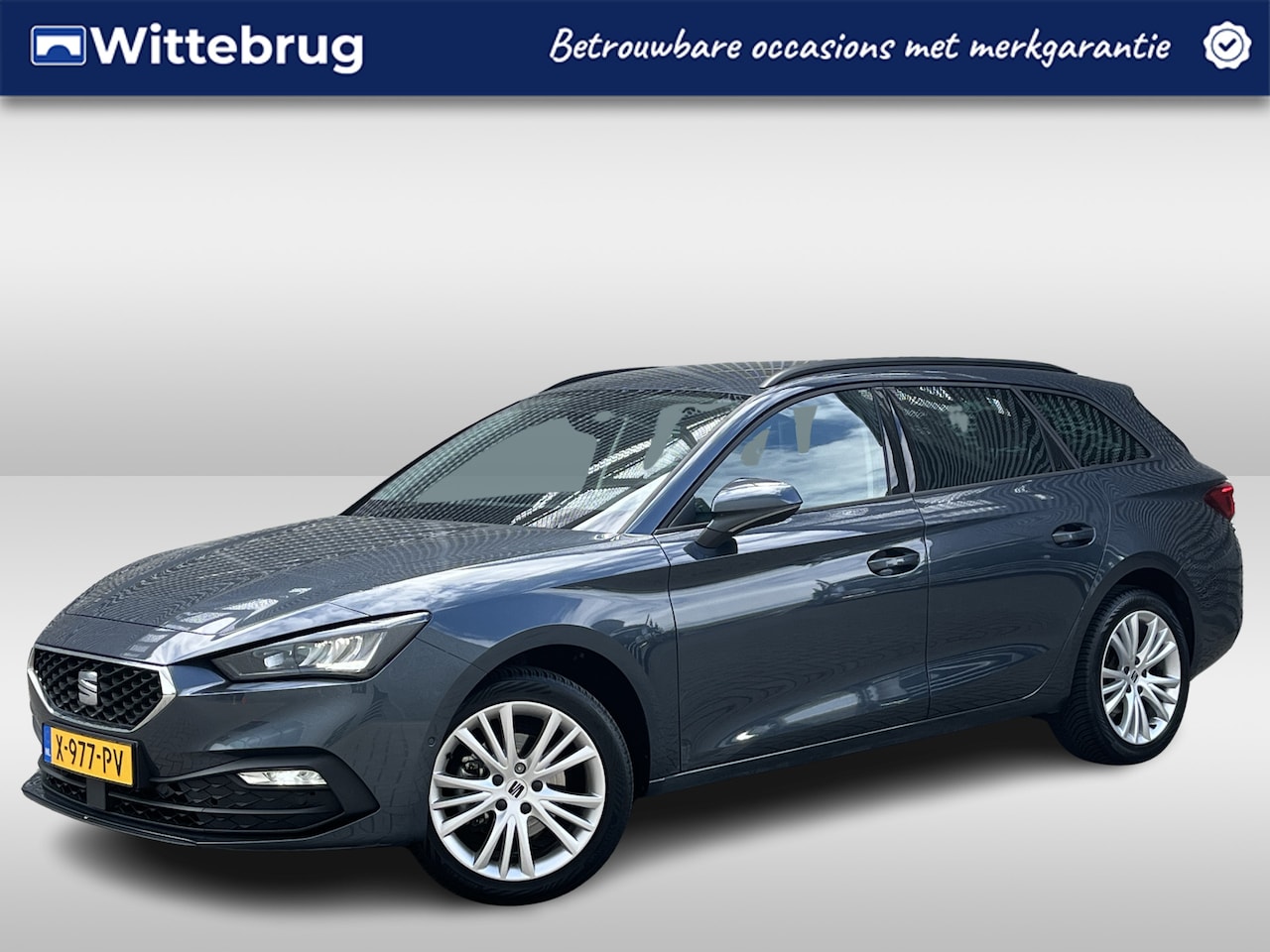 SEAT Leon Sportstourer - 1.0 eTSI Style Business Intense / Navigatie / App connect / Parkeersensoren V+A / Fabriek - AutoWereld.nl