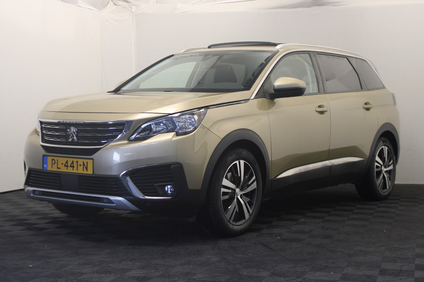 Peugeot 5008 - 1.2 PureTech Allure |Pano|Camera|Navi| - AutoWereld.nl