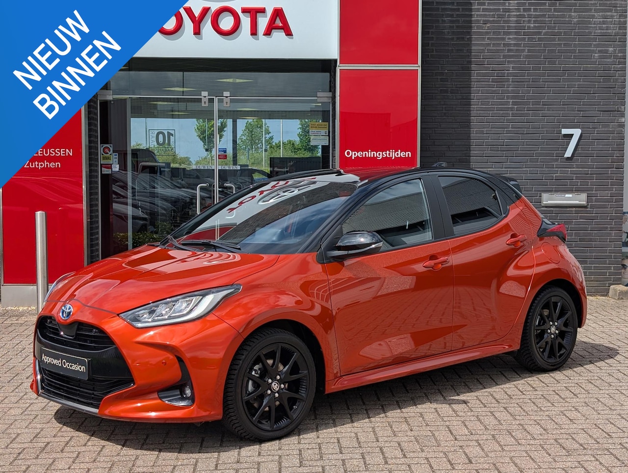 Toyota Yaris - 1.5 Hybrid Executive PDC HUD SPORTSTOELEN STOELVERWARMING BI-TONE - AutoWereld.nl