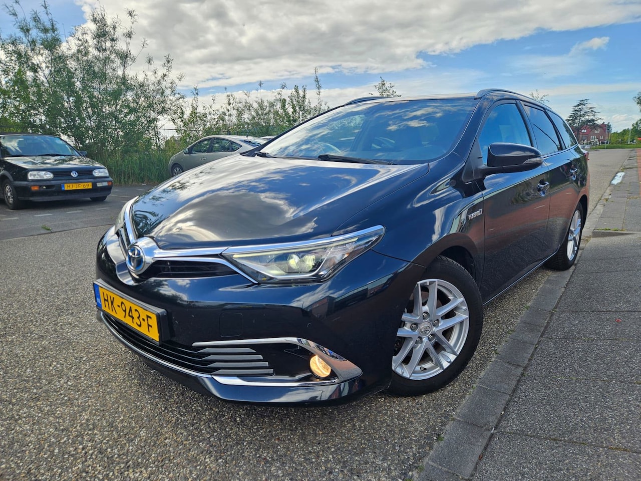 Toyota Auris Touring Sports - 1.8 Hybrid Lease Exclusive GARANTIE LEER Bekleding - AutoWereld.nl