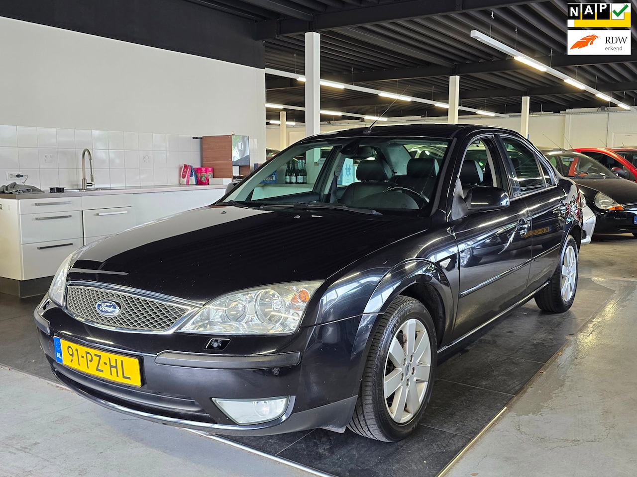 Ford Mondeo - 2.0-16V Futura/AUTOMAAT/AIRCO/CRUISE/ - AutoWereld.nl