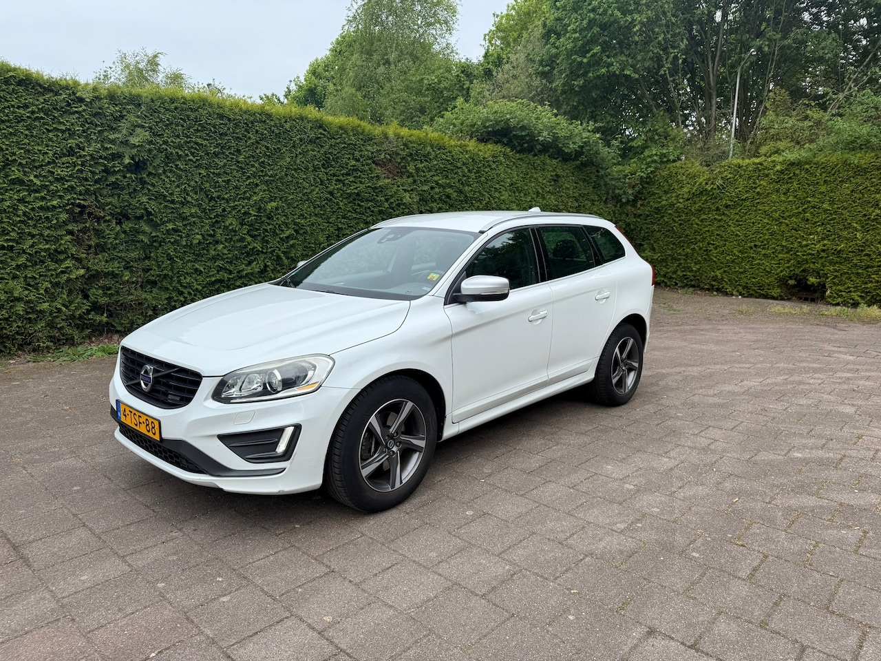 Volvo XC60 - 2.4 D5 R-Design 2.4 D5 R-Design - AutoWereld.nl