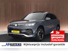 Volkswagen Tiguan - 1.5 272pk eHybrid R-Line Edition Trekhaak Camera Keyless Massage Virtual Cockpit Panoramad