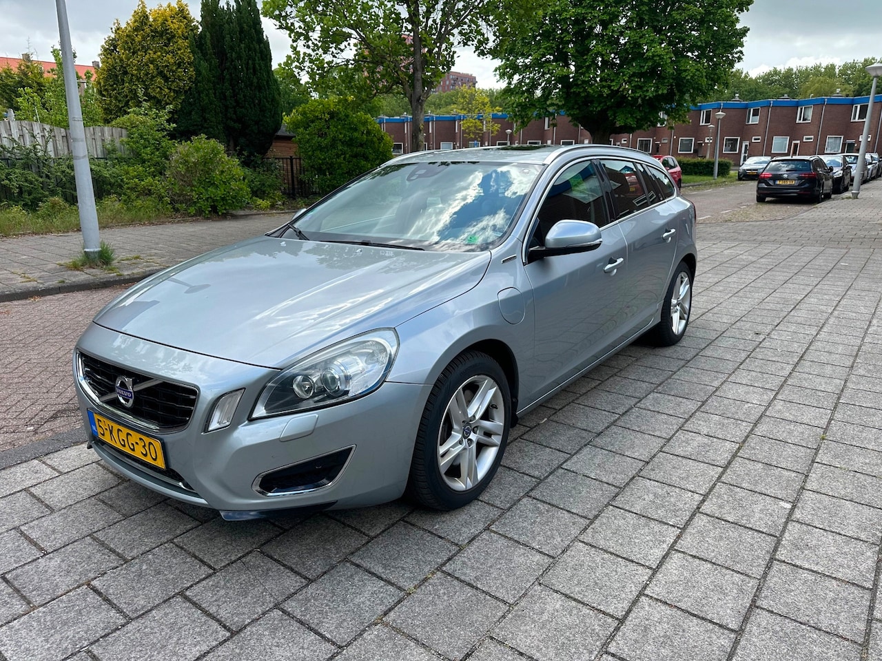 Volvo V60 - 2.4 D6 AWD Plug-In Hybrid Pure Limited 2.4 D6 AWD Plug-In Hybrid Pure Limited - AutoWereld.nl