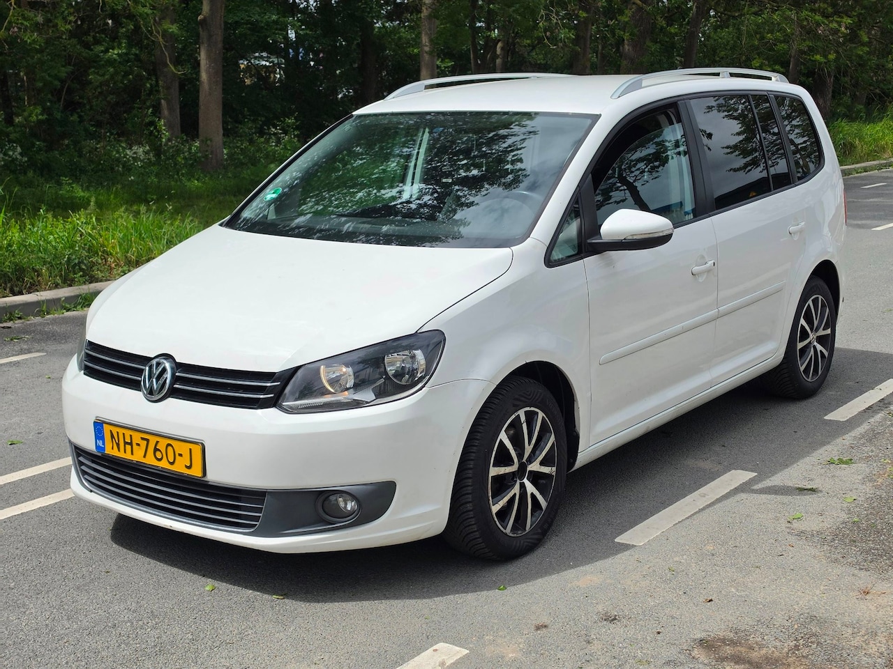 Volkswagen Touran - 1.6 TDI Highline / NAP / AIRCO / DSG - AutoWereld.nl