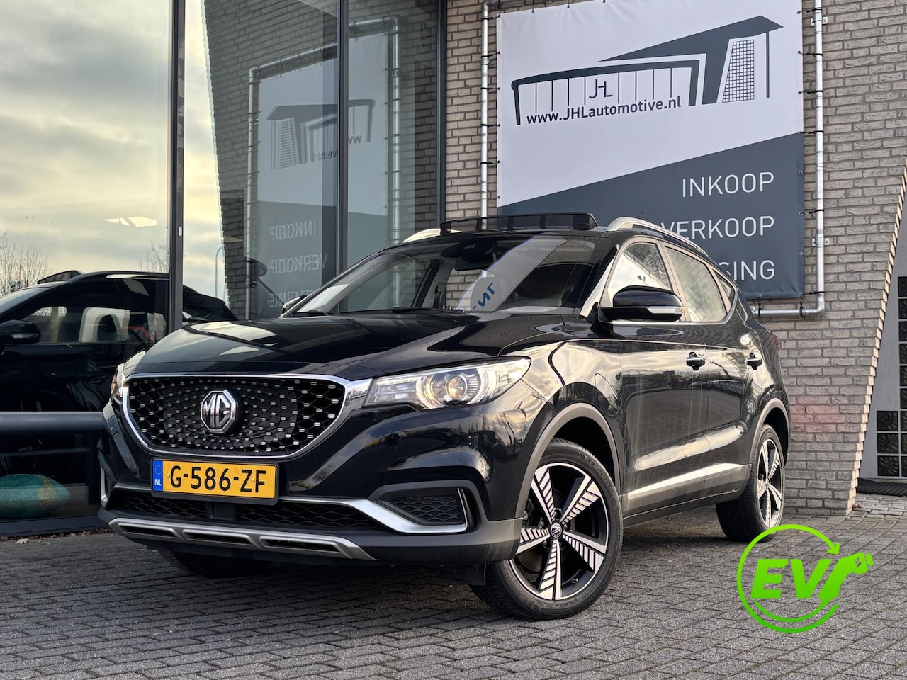 MG ZS - Luxury 45 kWh*CARPLAY*PANO*ECC*CAMERA*ACC*LEDER - AutoWereld.nl