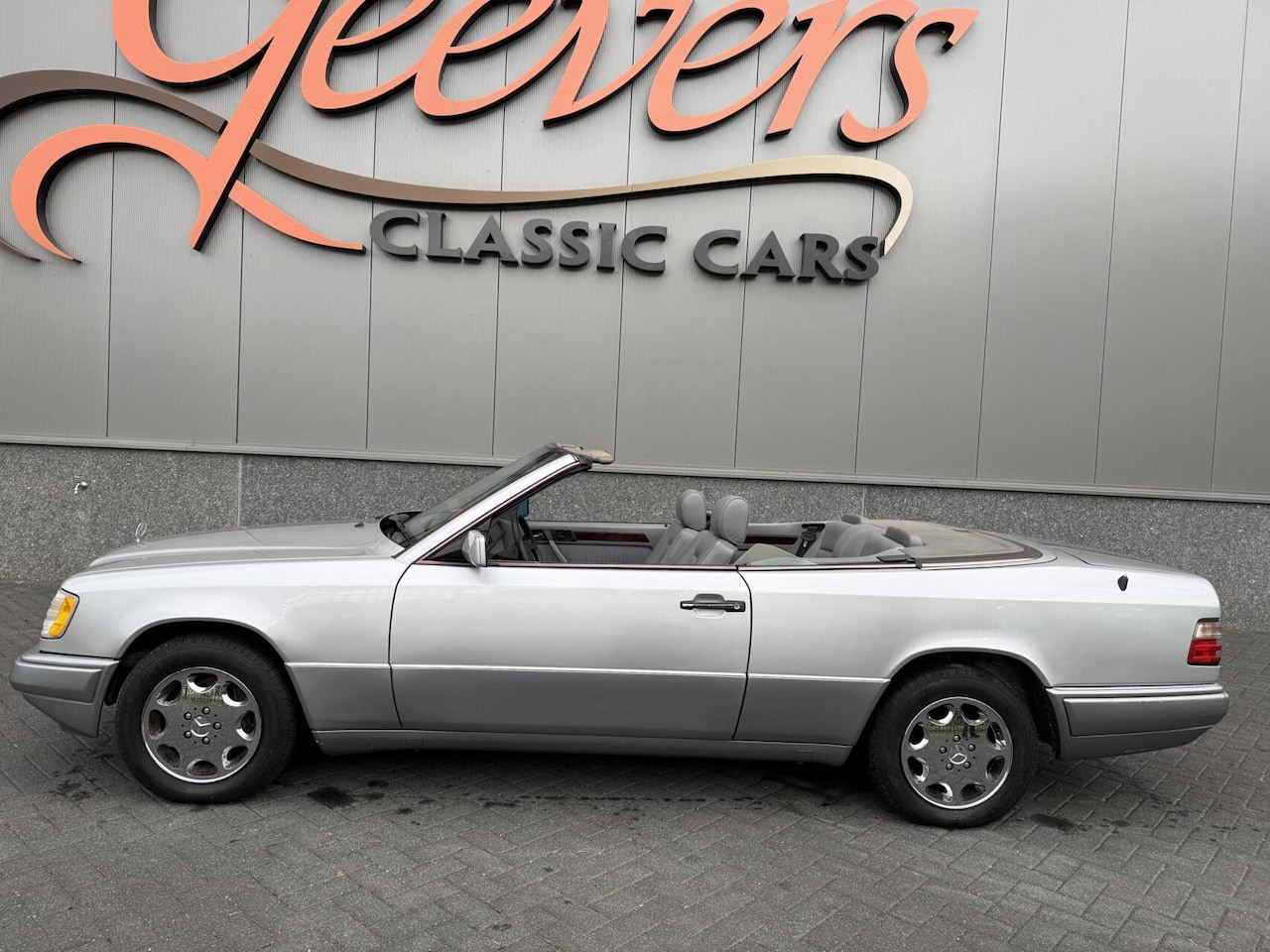 Mercedes-Benz E-klasse Cabrio - W124 E320 - AutoWereld.nl