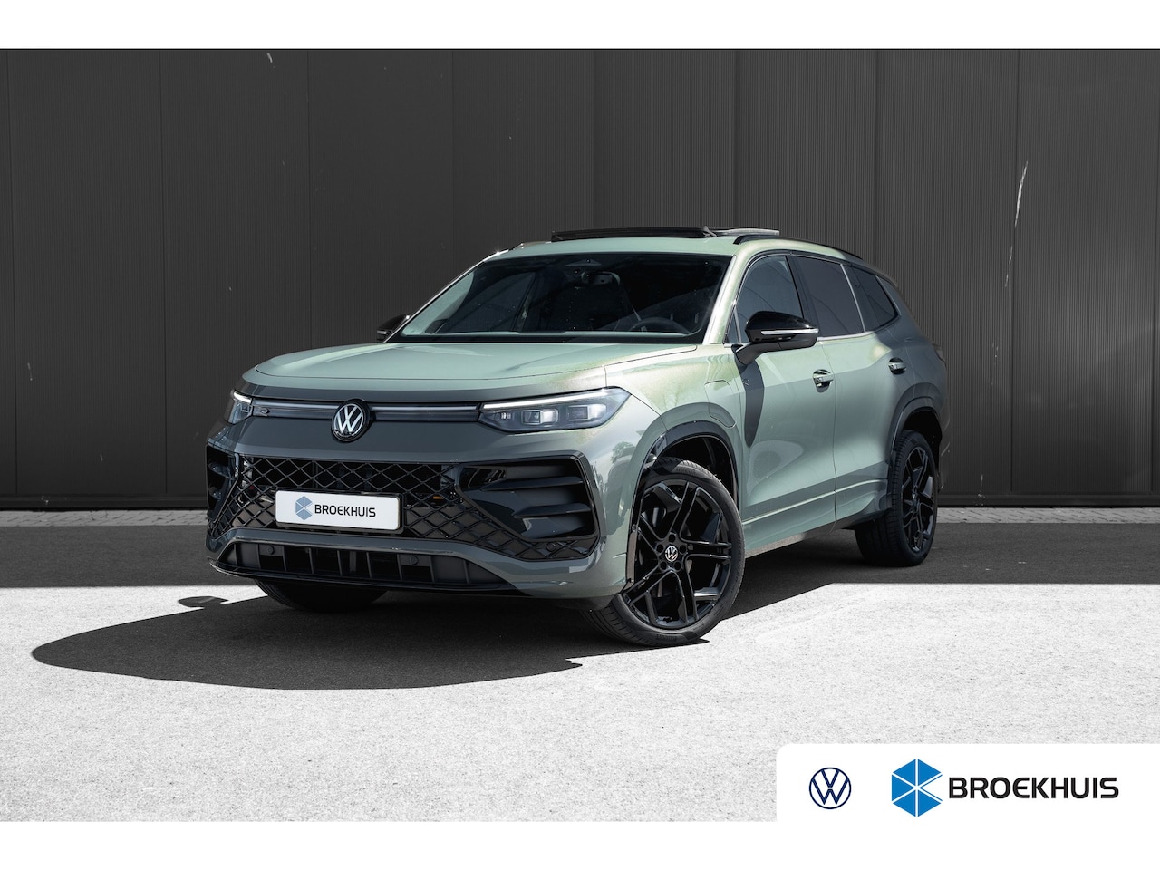 Volkswagen Tayron - 1.5 eHybrid R-Line Edition 272PK | Panoramadak | Trekhaak | Apple Carplay | - AutoWereld.nl