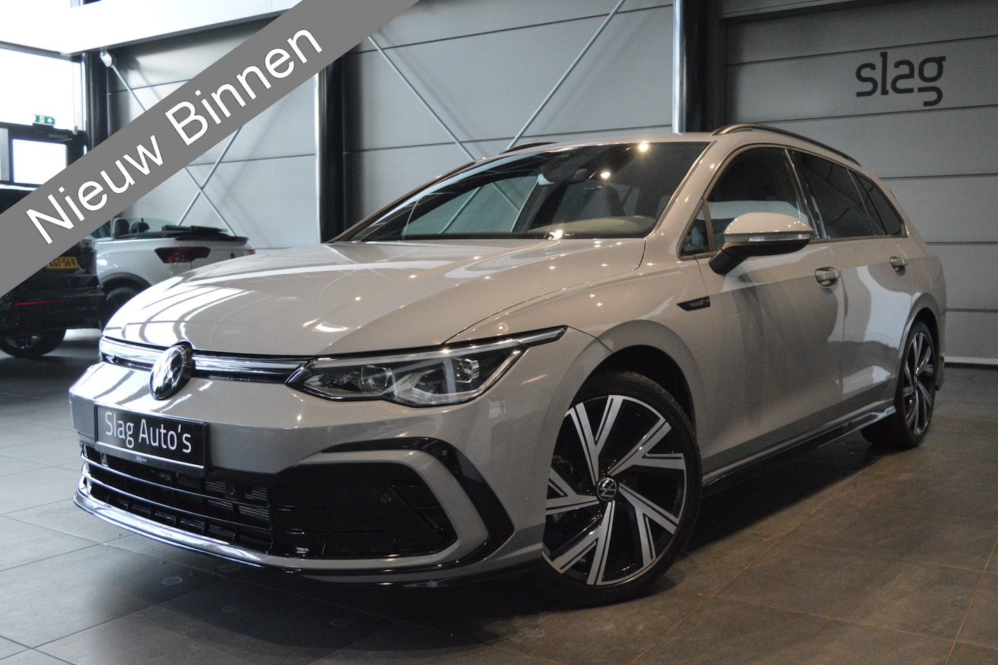 Volkswagen Golf Variant - 1.5 eTSI 3X R-LINE clima camera keyless 18 inch !! - AutoWereld.nl