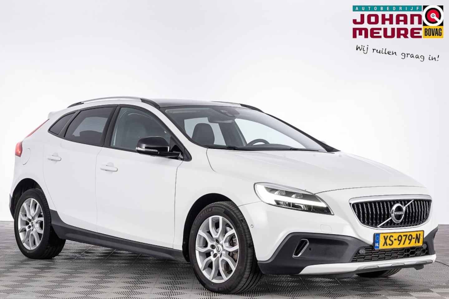 Volvo V40 Cross Country - 1.5 T3 Polar+ Luxury Automaat | LEDER | PANORAMA -2e PINKSTERDAG OPEN!- - AutoWereld.nl