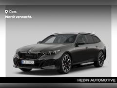 BMW i5 Touring - eDrive40 84 kWh | M Sportpakket Pro | Stuurwielrand verwarmd | Comfort Access | Iconic Glo