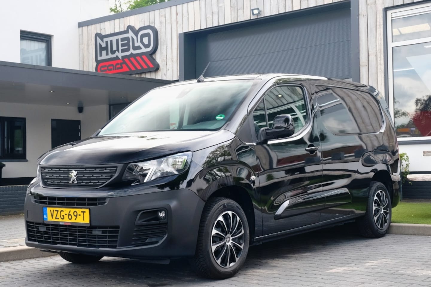 Peugeot Partner - Long BlueHDi 130pk | Navi by app | Climate control | Parkeersens - AutoWereld.nl