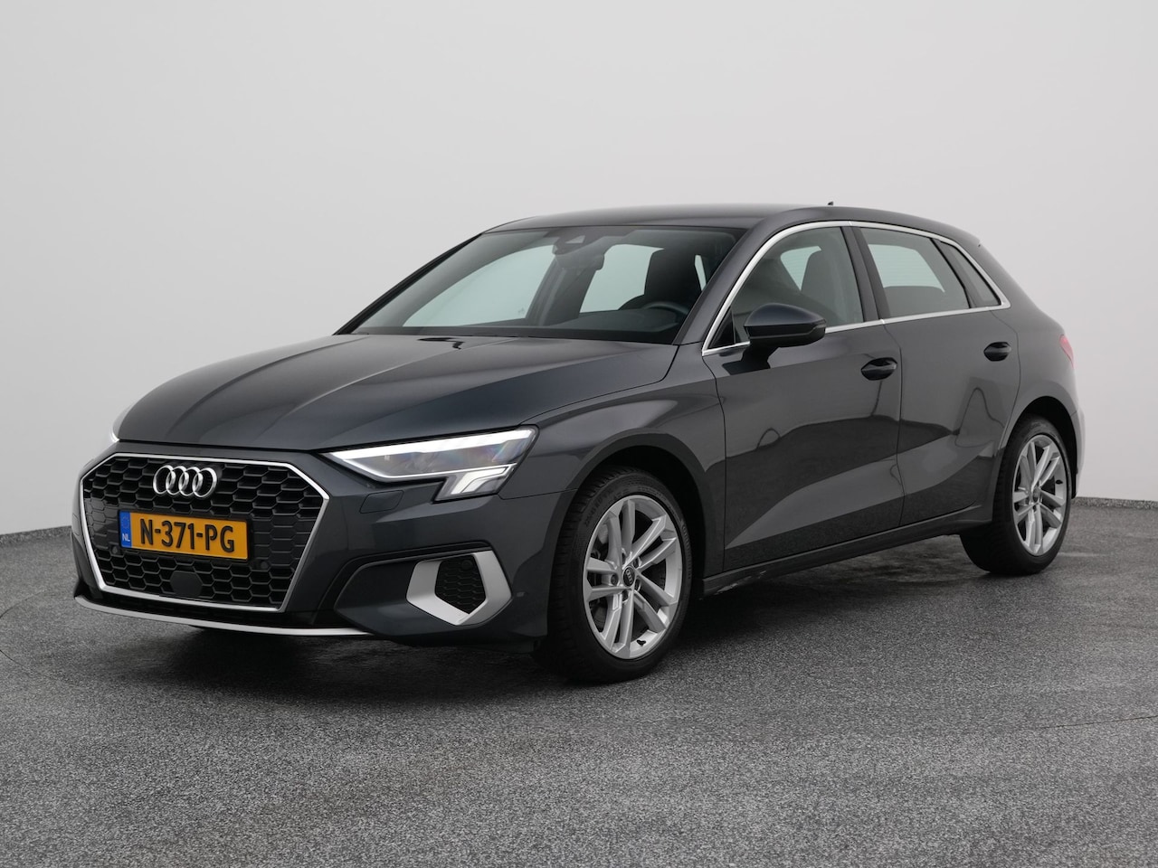 Audi A3 Sportback - 30 TFSi Automaat Attitude | NAVI 6-05: Offline Schalke - AutoWereld.nl