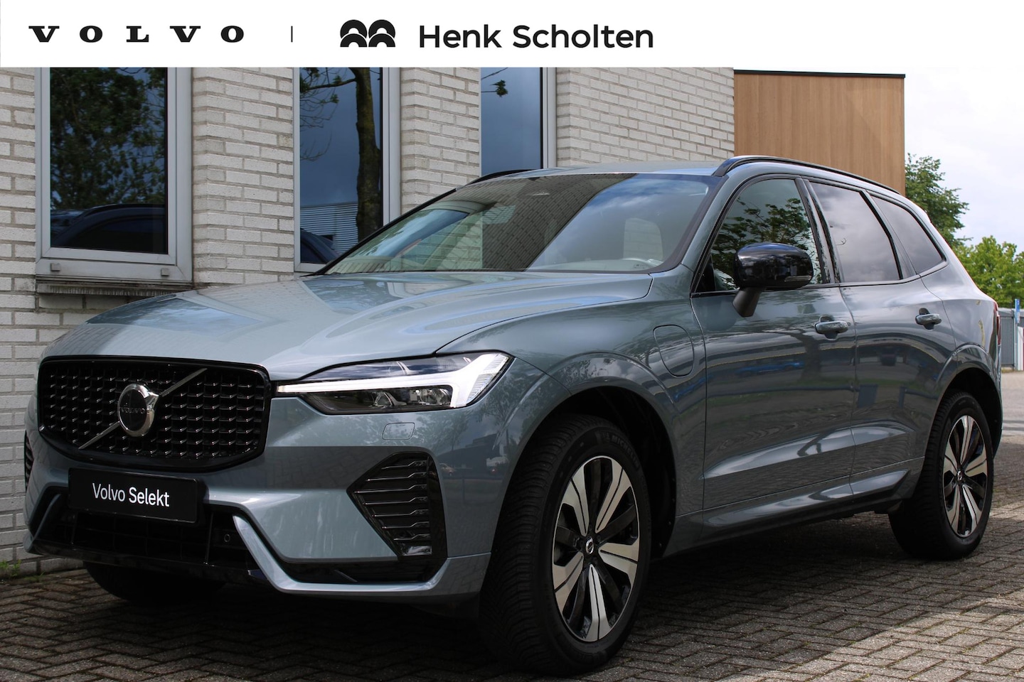 Volvo XC60 - T8 Plug-in hybrid AWD Plus Dark | Semi-Electrische Wegklapbare Trekhaak | Longe Range | Go - AutoWereld.nl