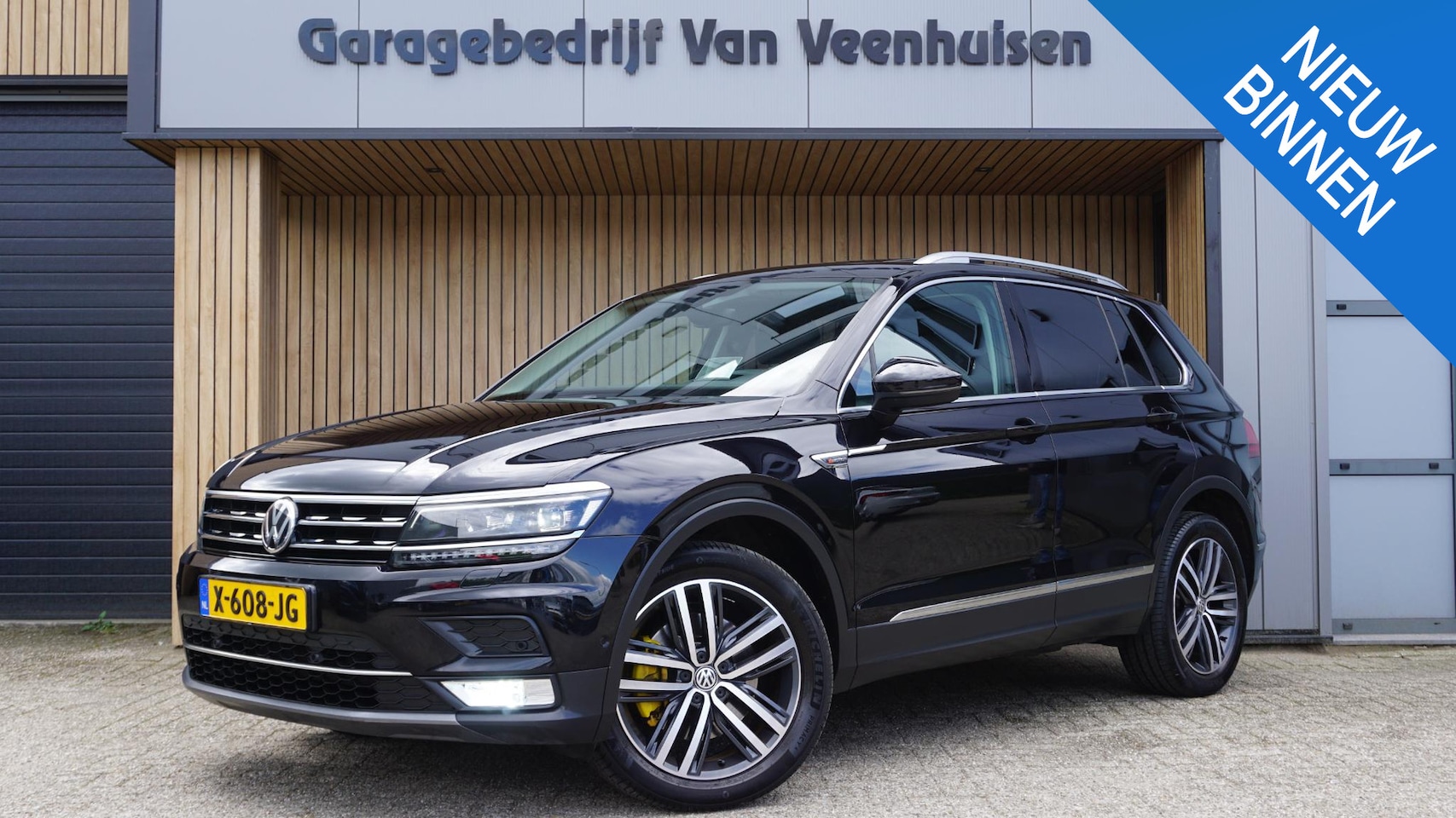Volkswagen Tiguan - 2.0 TSI 180pk DSG 4Motion Highline Executive Pano.Dak HUD Virtual 19inch LM Stoel/Stuurwie - AutoWereld.nl