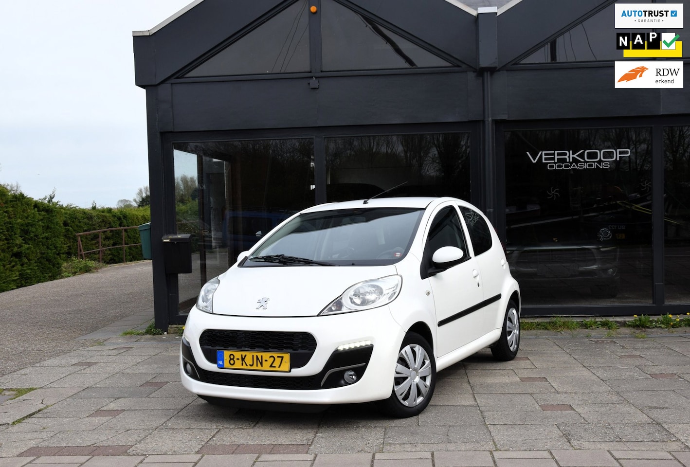 Peugeot 107 - 1.0 Automaat Airco Carplay Achterruit Camera - AutoWereld.nl