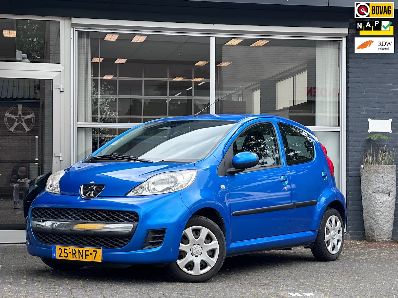 Peugeot 107 - 1.0-12V XS 5DEURS / ELEKT RAMEN / NAP - AutoWereld.nl