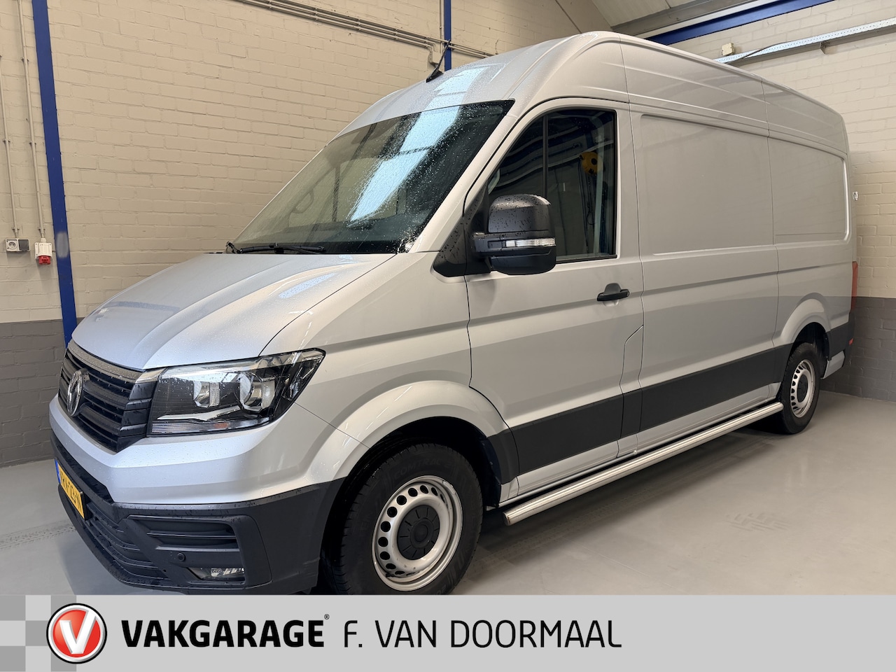 Volkswagen Crafter - 35 2.0 TDI L3H3 Highline | Nav | Trekhaak | PDC - AutoWereld.nl