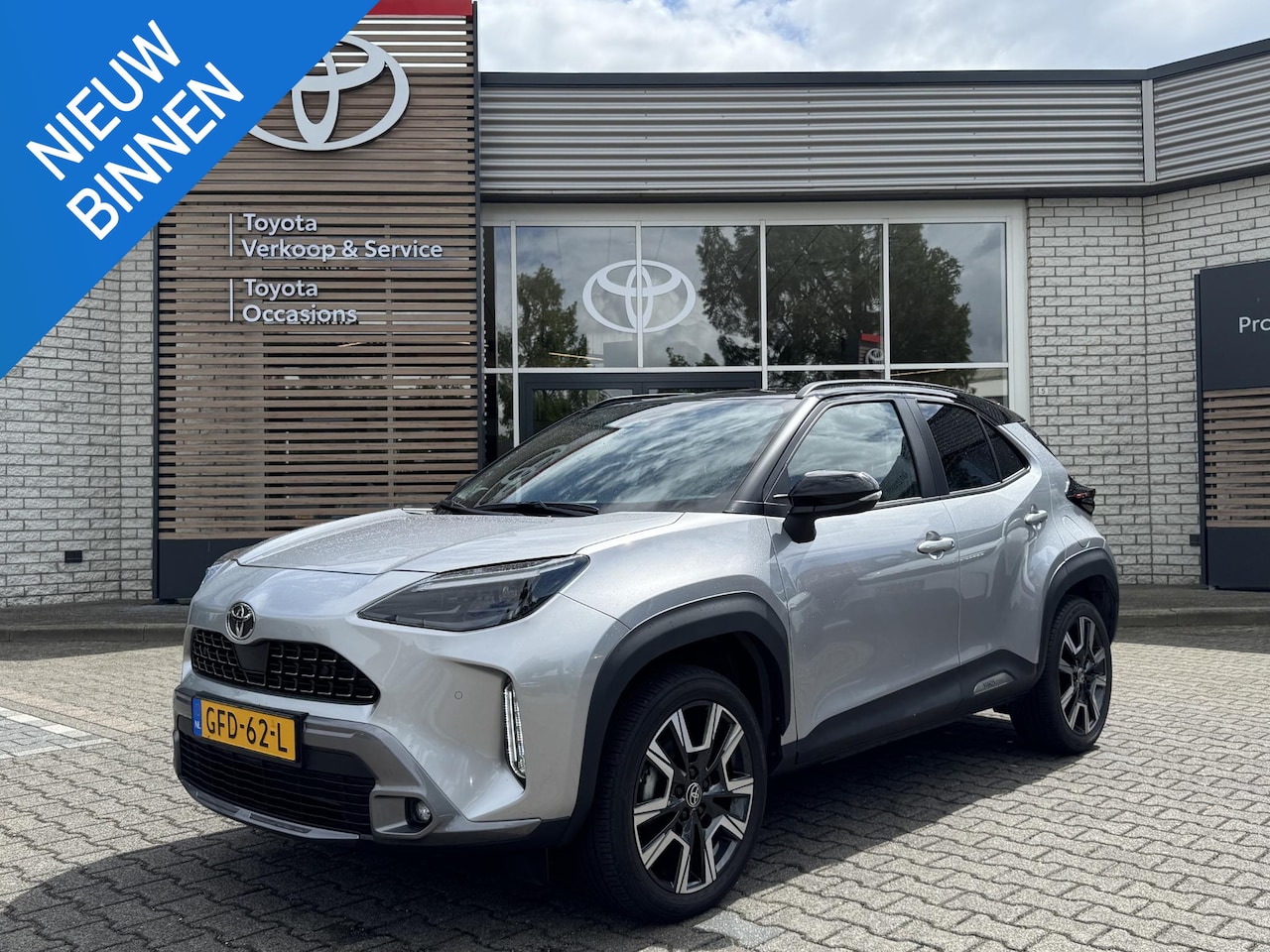 Toyota Yaris Cross - HYBRID 130 LAUNCH EDITION STOEL/STUURVERW PARK-SENSOREN BLIND-SPOT HEAD-UP EL-KOFFERKLEP S - AutoWereld.nl